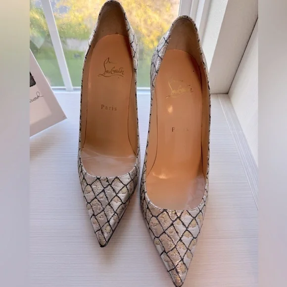 Lightly worn, Christian Louboutin Decollette 100mm heels